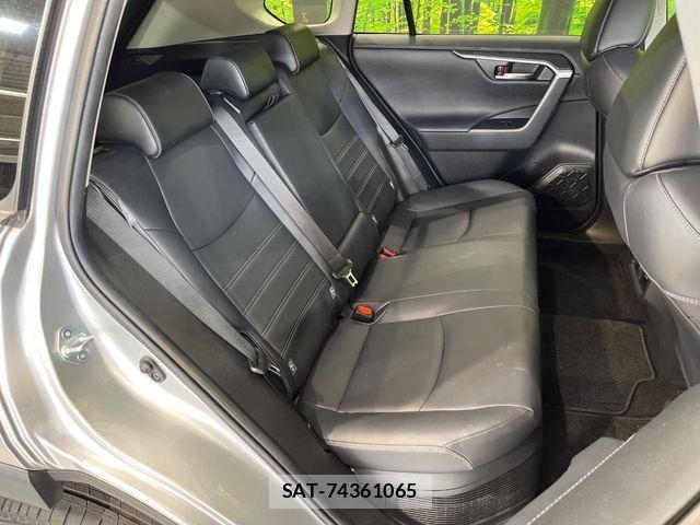 Toyota RAV4 2019-07 8881833-8