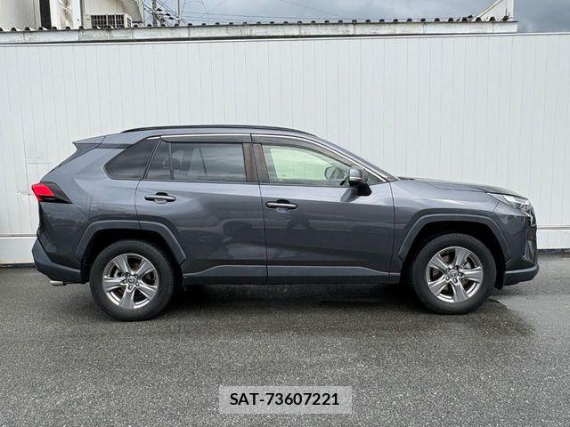 Toyota RAV4 2022-12 8881831-25