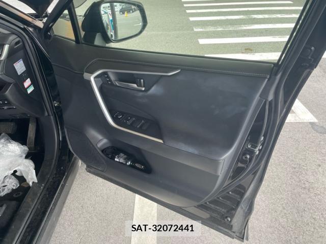 Toyota RAV4 2022-08 8881835-13