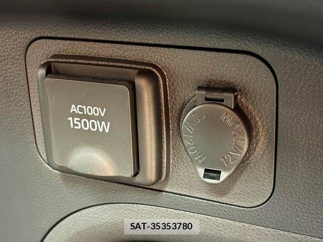 Toyota RAV4 PHV 2023-07 6546648-14