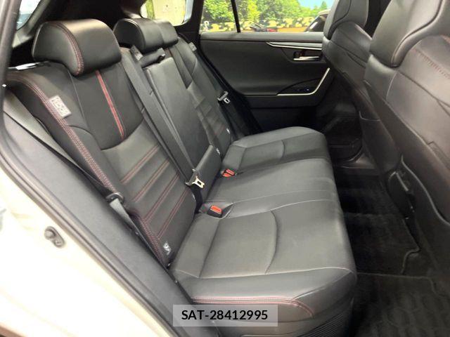 Toyota RAV4 PHV 2022-04 7980828-9
