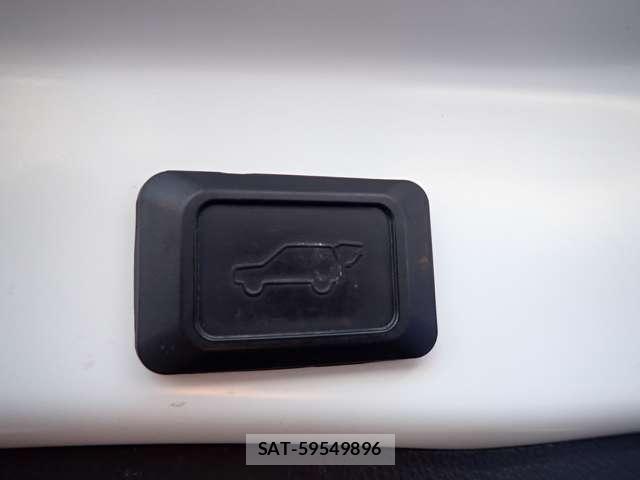 Toyota RAV4 PHV 2021-10 8101563-9