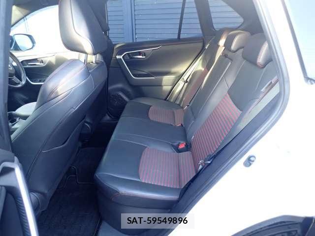 Toyota RAV4 PHV 2021-10 8101563-14