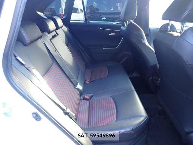 Toyota RAV4 PHV 2021-10 8101563-15
