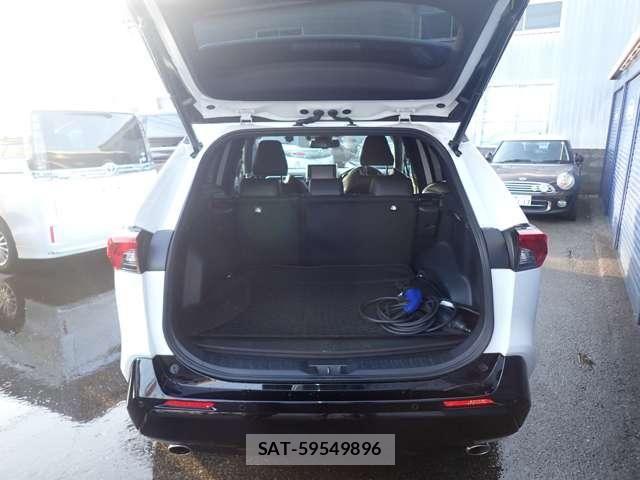 Toyota RAV4 PHV 2021-10 8101563-8