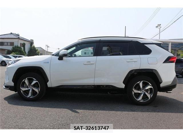 Toyota RAV4 PHV 2021-04 8209850-8