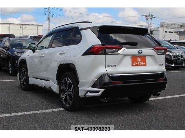 Toyota RAV4 PHV 2023-02 8355482-13