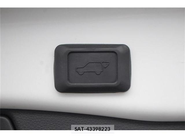 Toyota RAV4 PHV 2023-02 8355482-4
