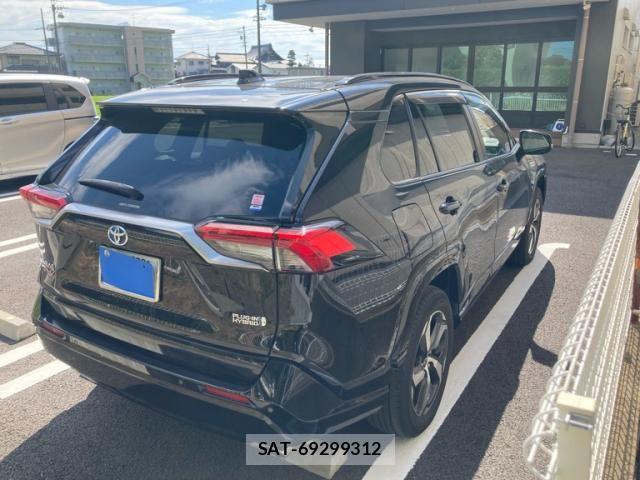 Toyota RAV4 PHV 2022-09 8372116-3