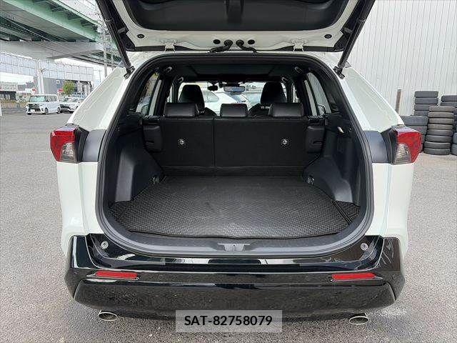 Toyota RAV4 PHV 2022-07 8745515-9