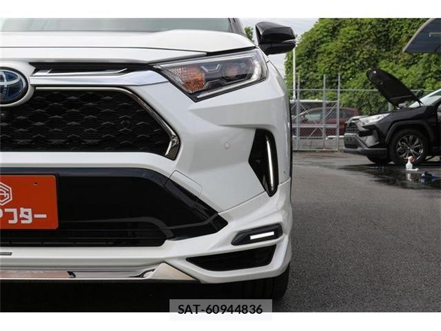 Toyota RAV4 PHV 2021-05 8831297-11