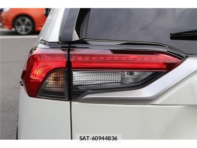 Toyota RAV4 PHV 2021-05 8831297-14