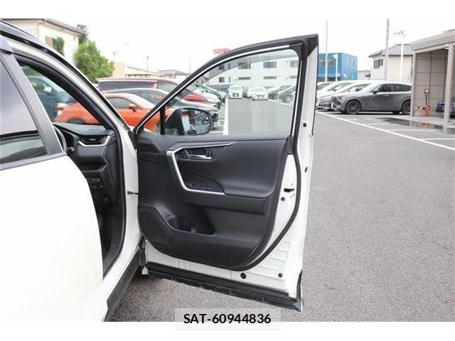 Toyota RAV4 PHV 2021-05 8831297-24