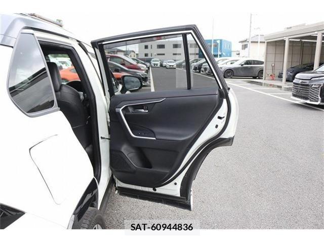 Toyota RAV4 PHV 2021-05 8831297-25