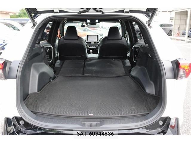 Toyota RAV4 PHV 2021-05 8831297-28