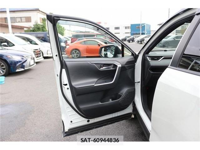 Toyota RAV4 PHV 2021-05 8831297-29