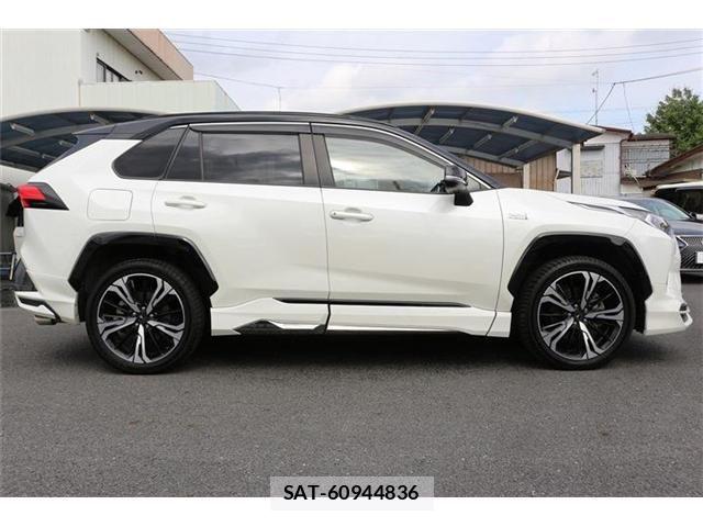 Toyota RAV4 PHV 2021-05 8831297-3