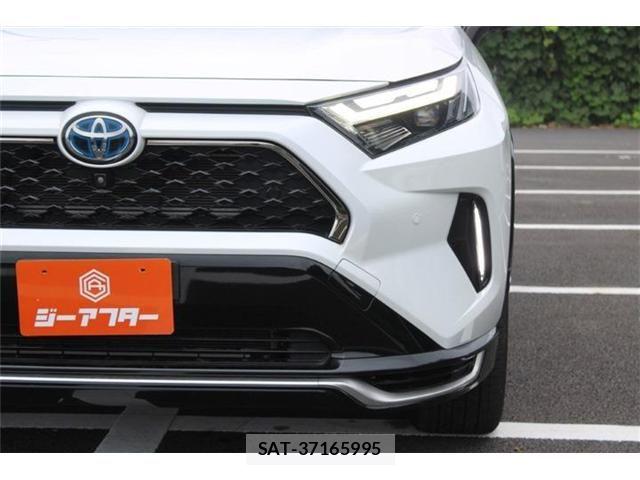 Toyota RAV4 PHV 2023-04 8831294-9