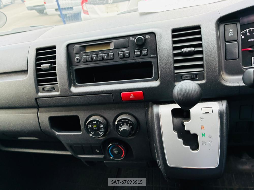 Toyota REGIUSACE VAN 2019-07 8266580-19