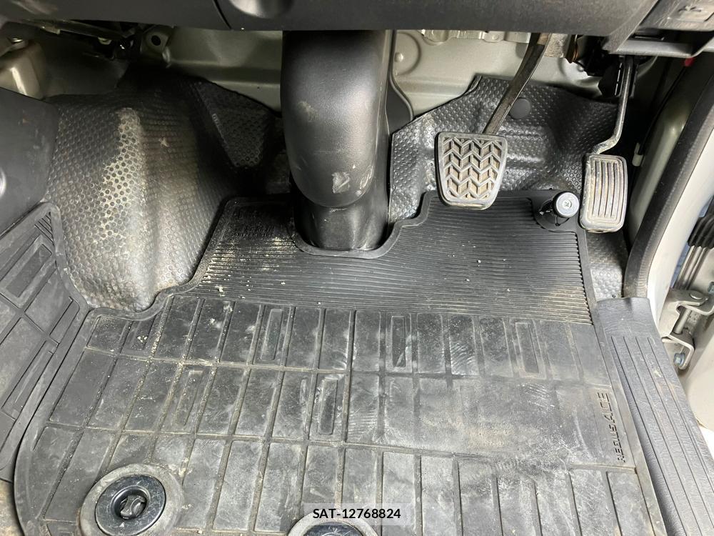 Toyota REGIUSACE VAN 2019 976219-29