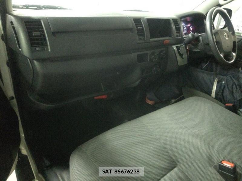 Toyota REGIUSACE VAN 2018 1050512-4