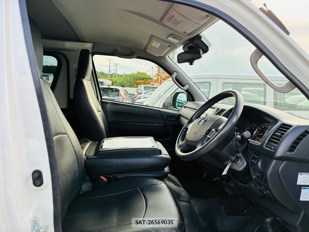 Toyota REGIUSACE VAN 2019-07 8484642-11
