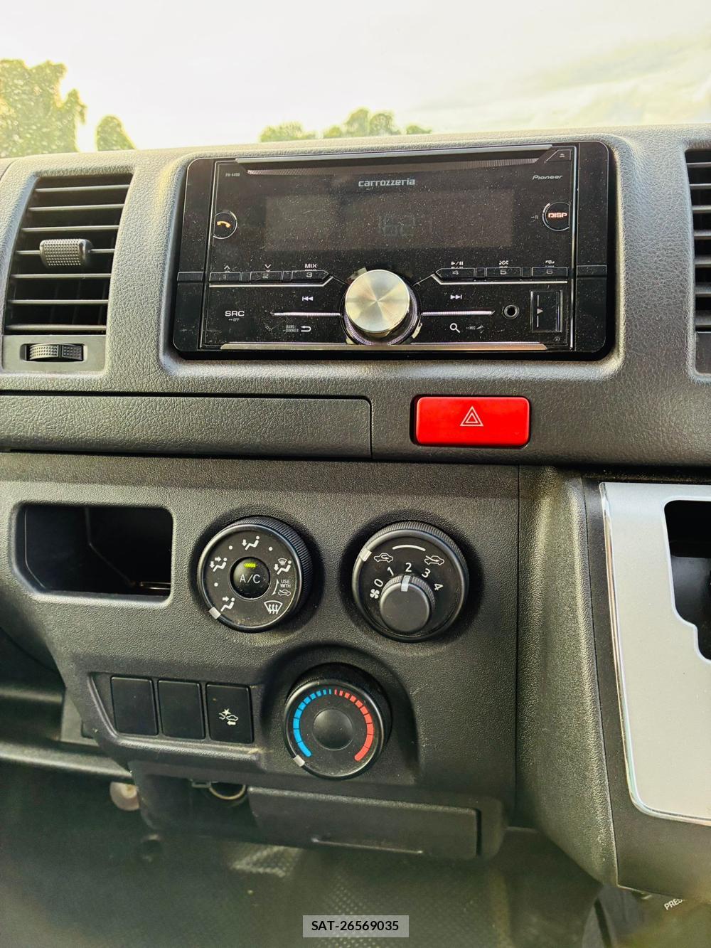 Toyota REGIUSACE VAN 2019-07 8484642-19
