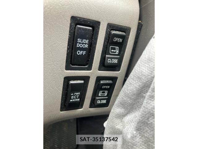 Toyota REGIUS WAGON 2001-09 4423626-22