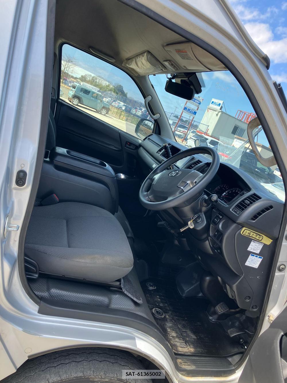 Toyota REGIUSACE VAN 2020--2 829406-9
