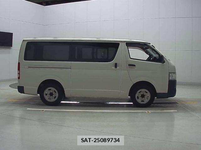 Toyota REGIUSACE VAN 2018 976220-2