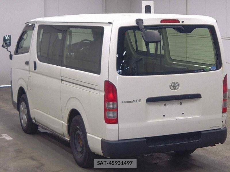 Toyota REGIUS VAN  1213730-2