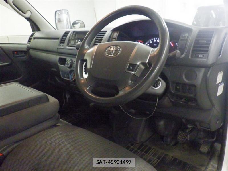 Toyota REGIUS VAN  1213730-4