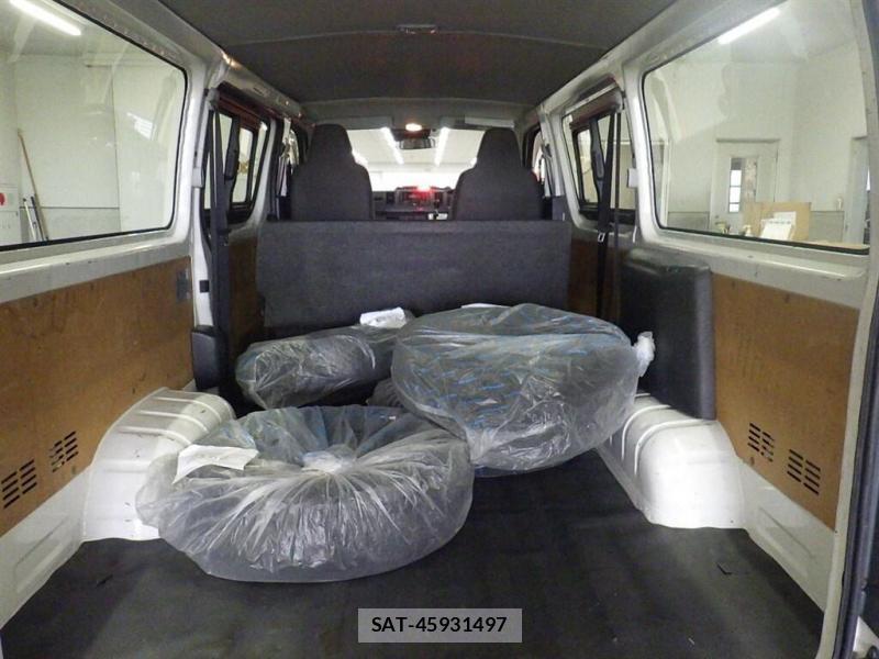 Toyota REGIUS VAN  1213730-5