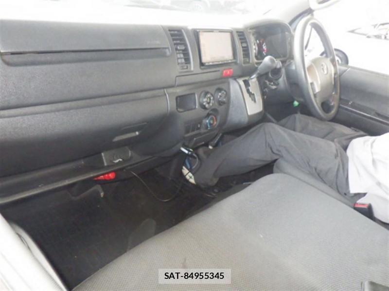 Toyota REGIUSACE VAN 2018 1274584-4