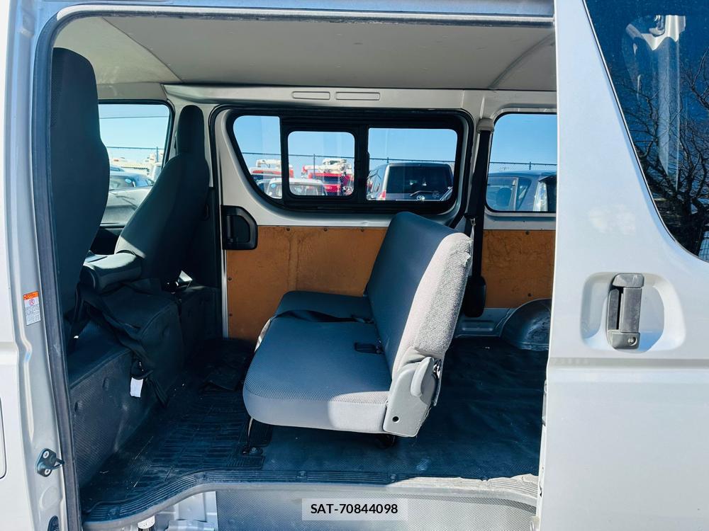 Toyota REGIUS VAN 2019-01 4211309-9