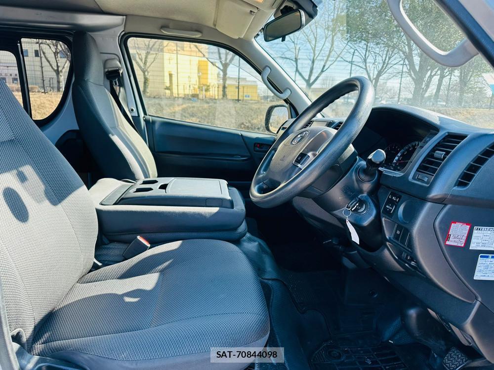 Toyota REGIUS VAN 2019-01 4211309-10