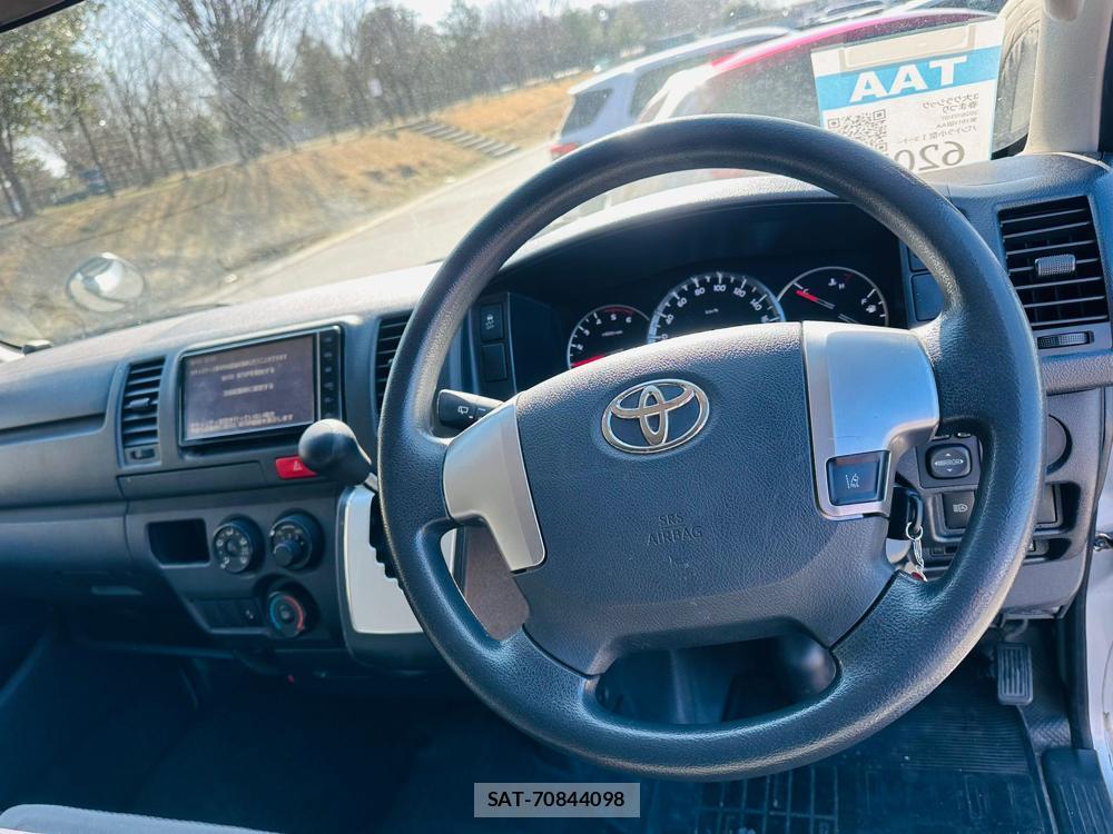 Toyota REGIUS VAN 2019-01 4211309-13