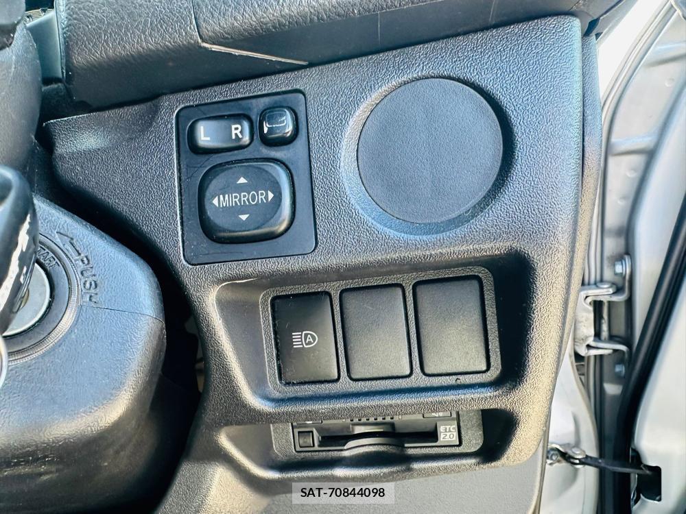 Toyota REGIUS VAN 2019-01 4211309-16