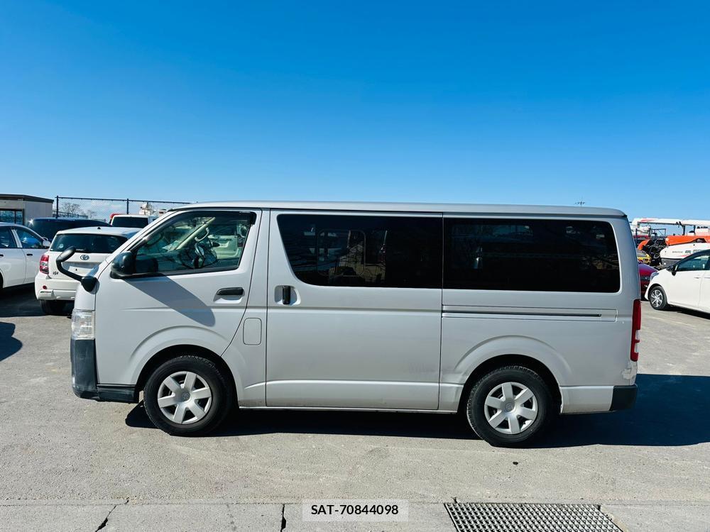 Toyota REGIUS VAN 2019-01 4211309-1