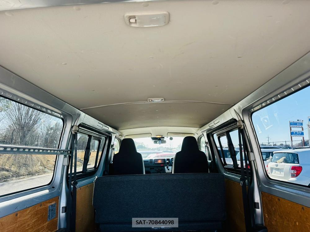 Toyota REGIUS VAN 2019-01 4211309-24