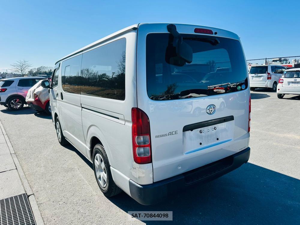 Toyota REGIUS VAN 2019-01 4211309-2