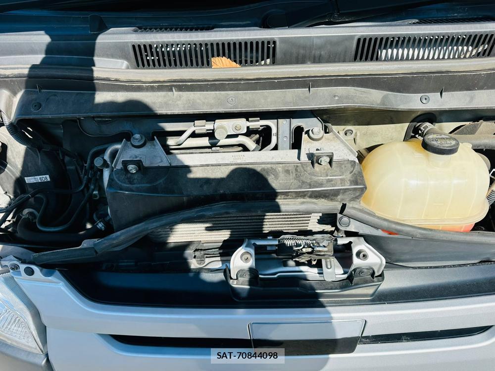 Toyota REGIUS VAN 2019-01 4211309-38