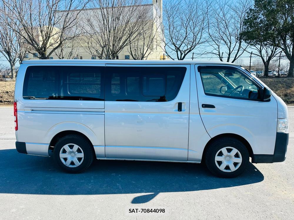 Toyota REGIUS VAN 2019-01 4211309-5
