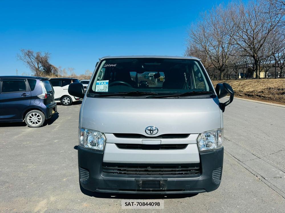 Toyota REGIUS VAN 2019-01 4211309-7