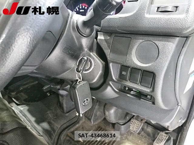 Toyota  2019 7266923-3