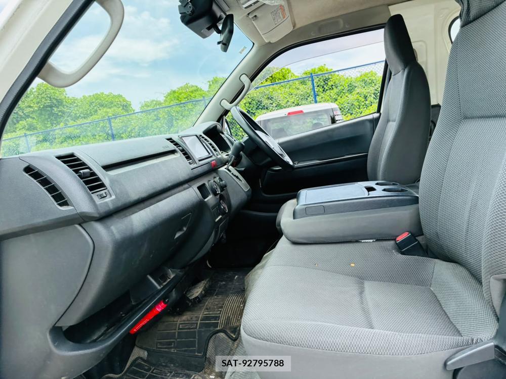 Toyota REGIUSACE VAN 2019-05 7369173-9