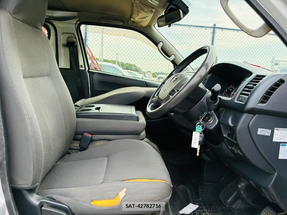 Toyota REGIUSACE VAN 2019-05 7933412-10