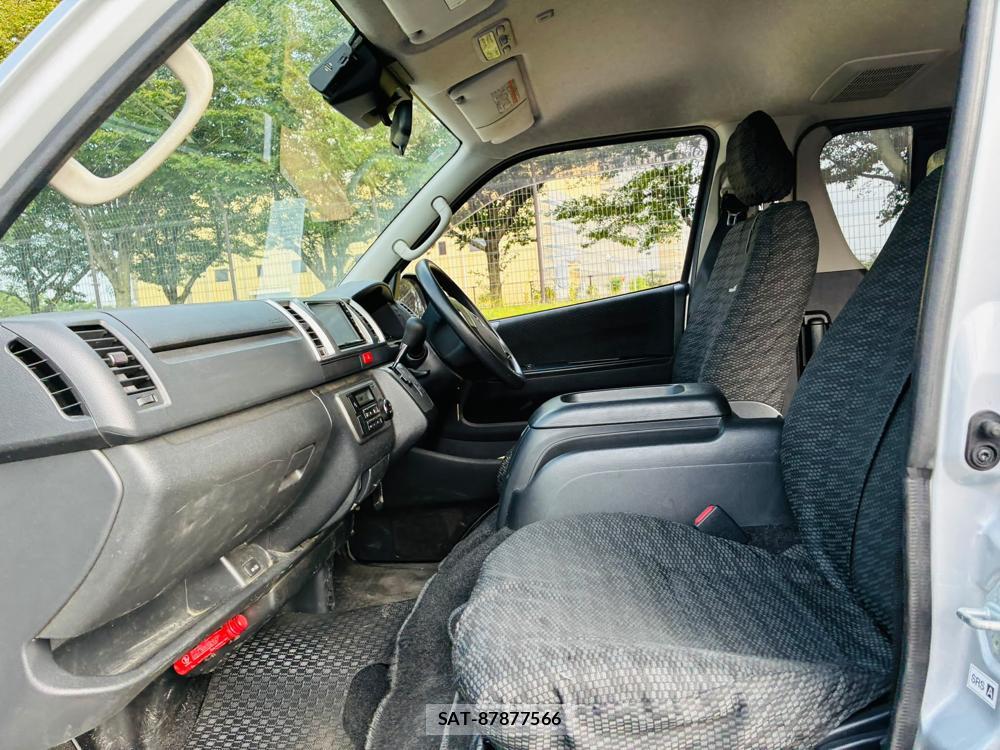 Toyota REGIUS VAN 2019-07 8028488-10