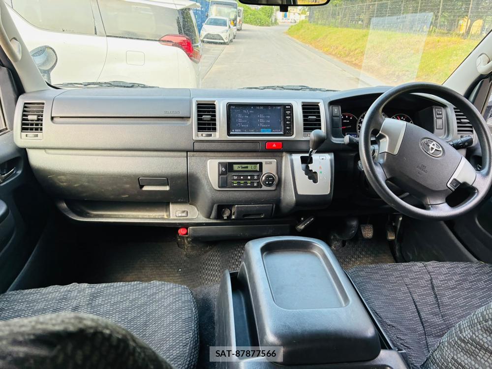 Toyota REGIUS VAN 2019-07 8028488-12