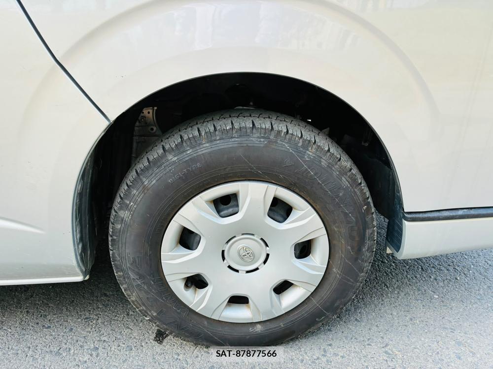 Toyota REGIUS VAN 2019-07 8028488-28